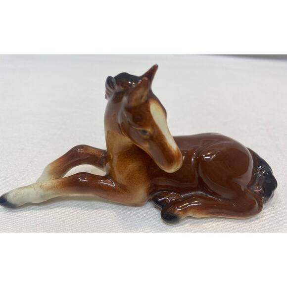 Goebel Laying Horse Colt Foal Figurine 4.25" TMK 1 Incised Bee Nativity Germany - Picture 1 of 14
